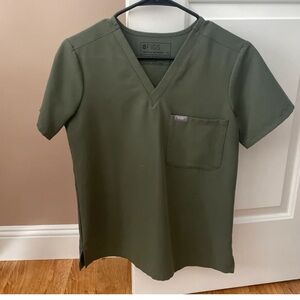 FIGS woman’s 1 pocket scrub top